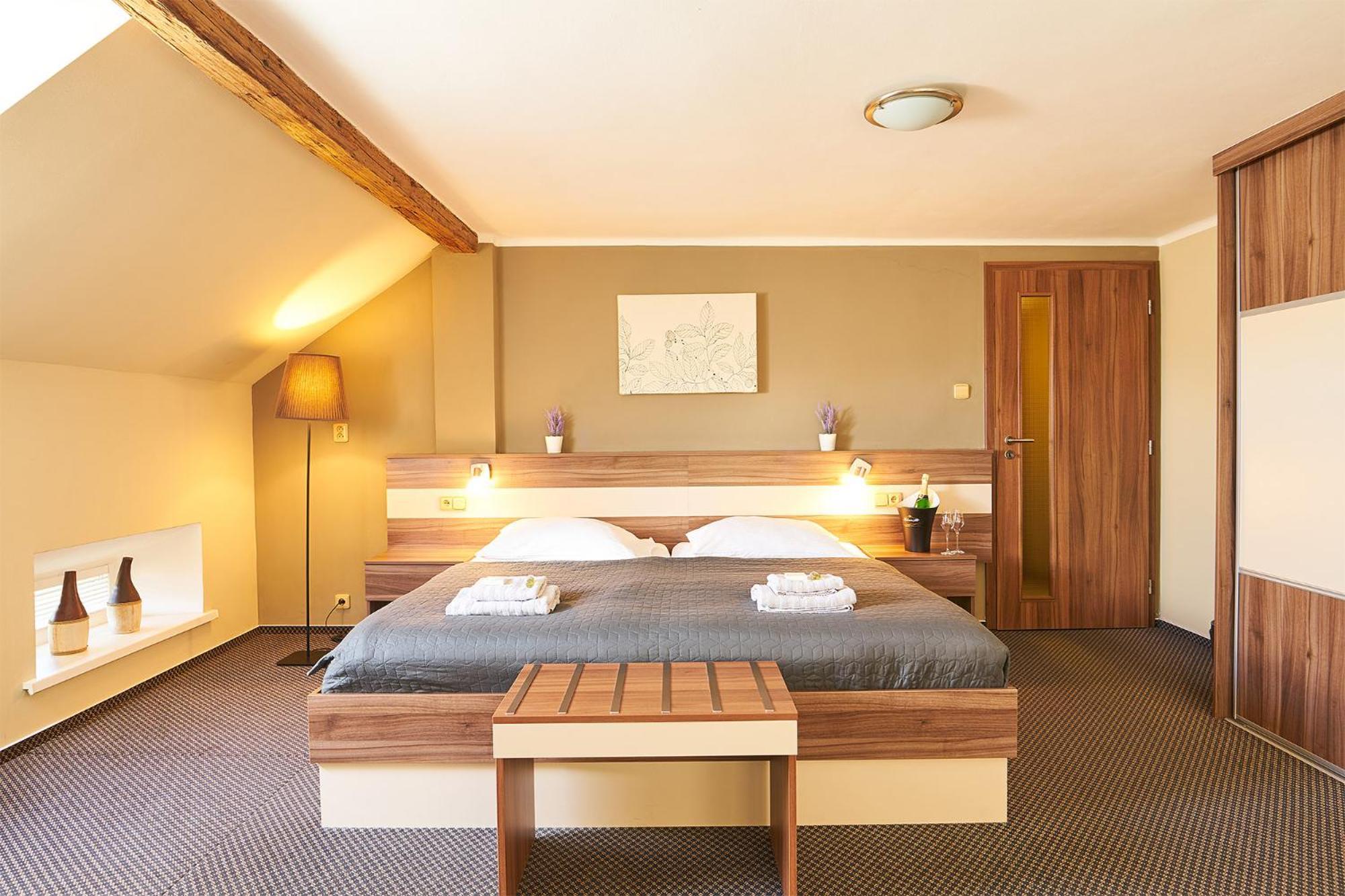 Wellness Hotel Kocanda 데친 외부 사진